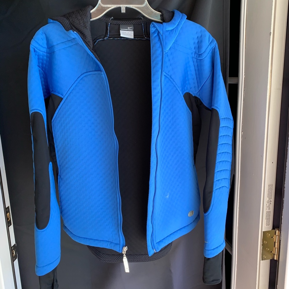 Black & blue Nike sphere thermal jacket